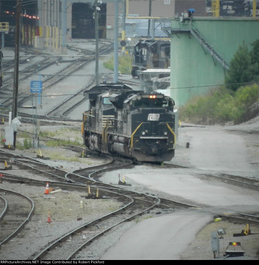 NS 1073 (SD70ACe) "Penn Central Heritage unit"